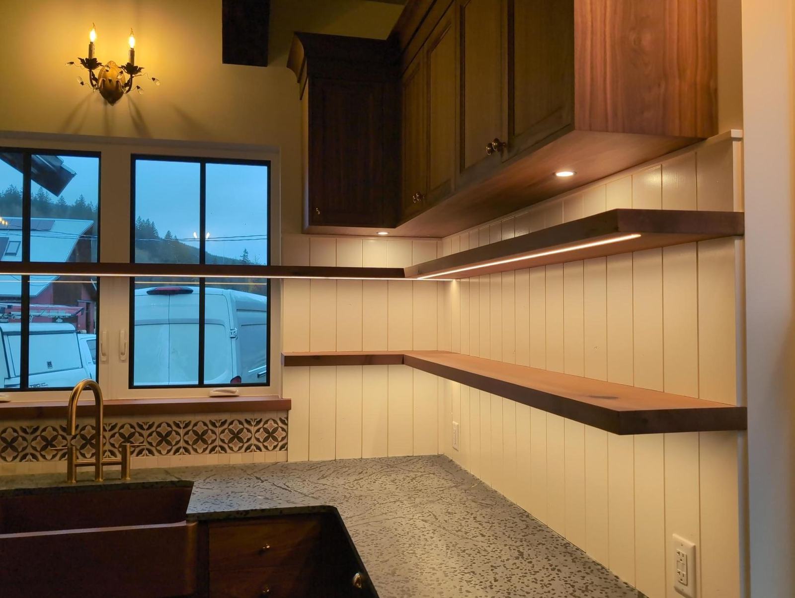 Indoor lighting installation