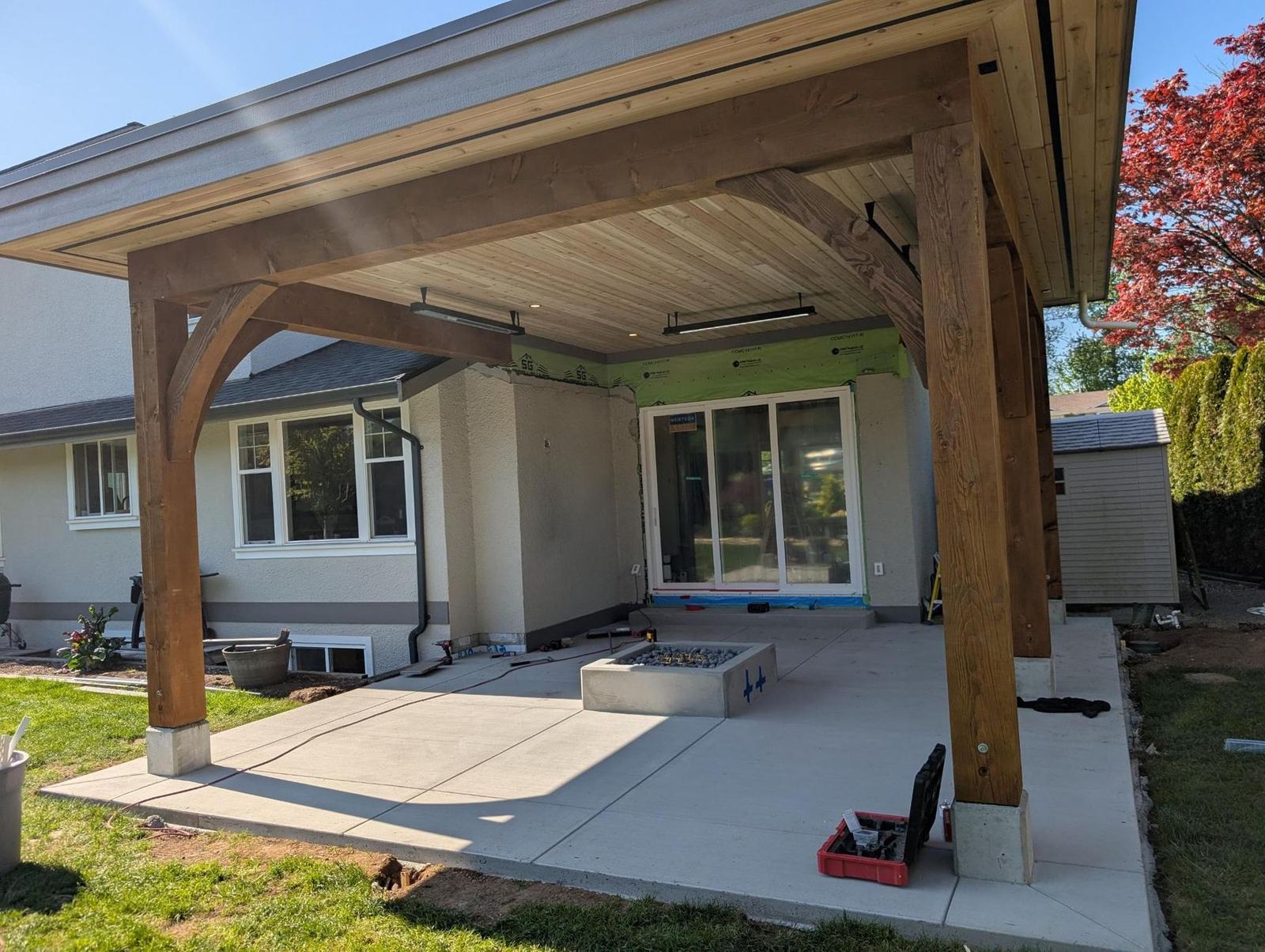 Outdoor wiring and heating installation